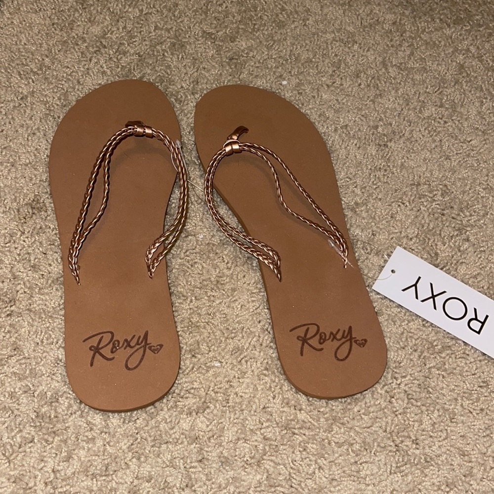 Roxy sandals size 8
